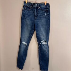 GAP sky high skinny jeans. Size 6 / 28. Goes to ankle. Stretchy, distressed
